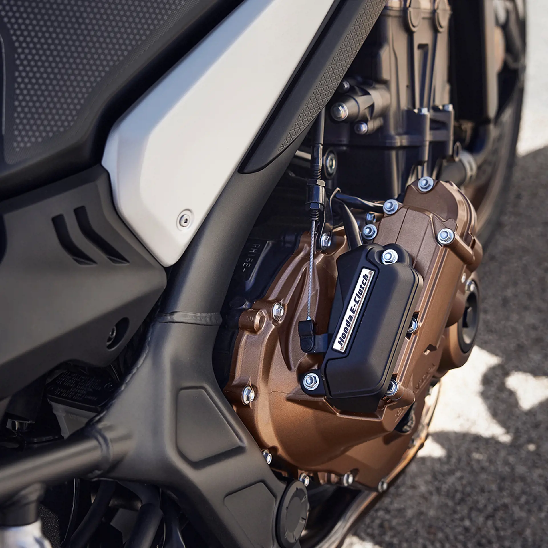 24YM CB650R EC LOCATION Detail 01 0041